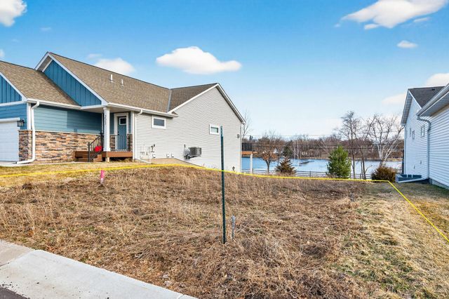 221 McCarrons Place W, Roseville, MN 55113