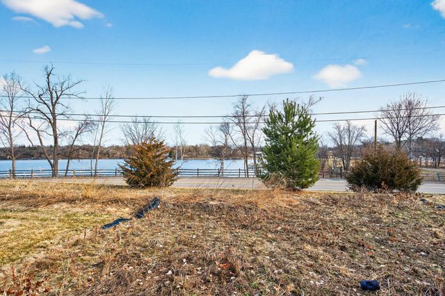 221 McCarrons Place W, Roseville, MN 55113