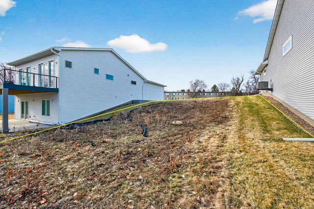 221 McCarrons Place W, Roseville, MN 55113