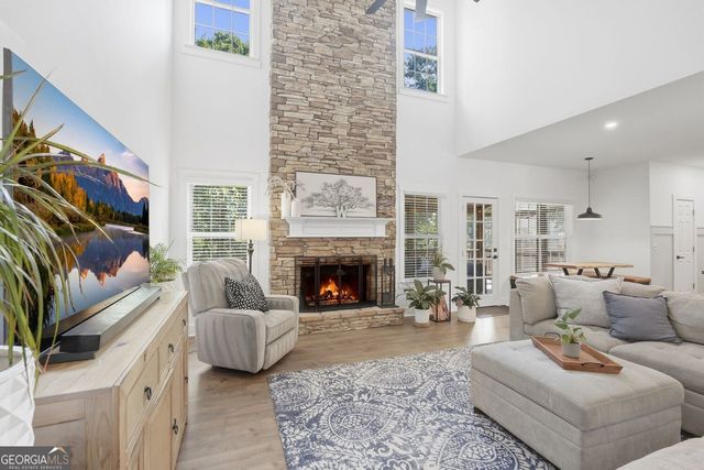 6625 River Island Circle, Buford, GA 30518