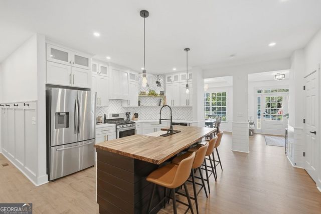 6625 River Island Circle, Buford, GA 30518