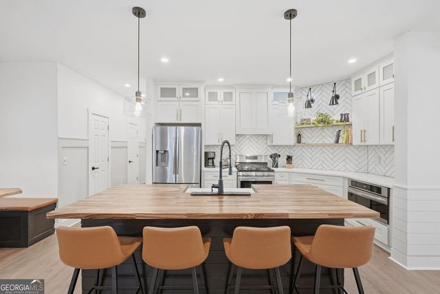 6625 River Island Circle, Buford, GA 30518