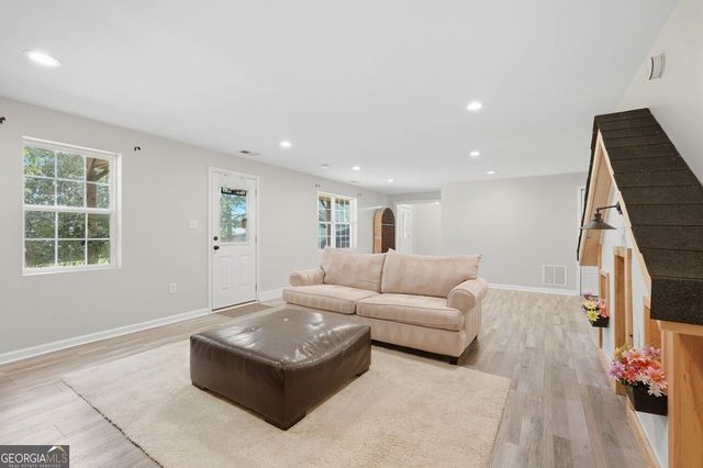 6625 River Island Circle, Buford, GA 30518