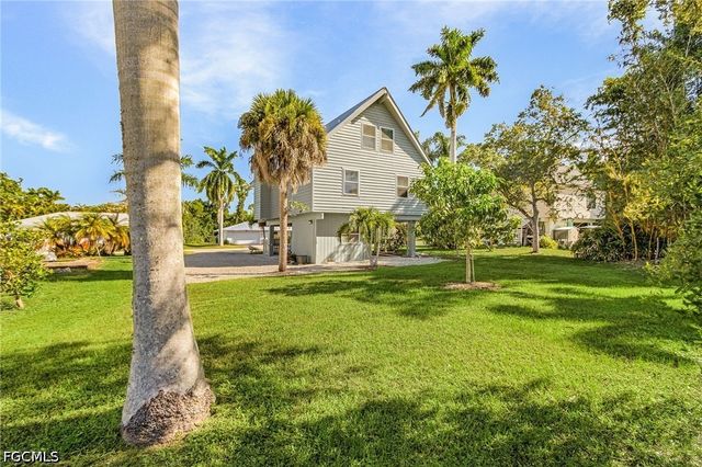 7443 Pomegranate DR, Bokeelia, FL 33922