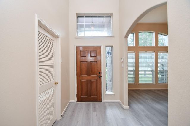 15114 Snow Hill Court, Sugar Land, TX 77498