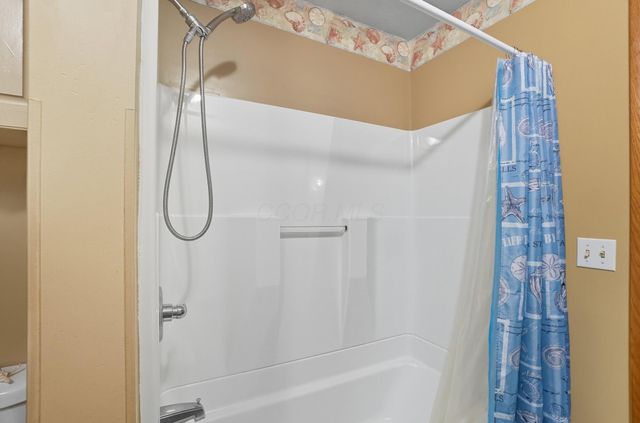 400 Brentwood Drive NE, Newark, OH 43055