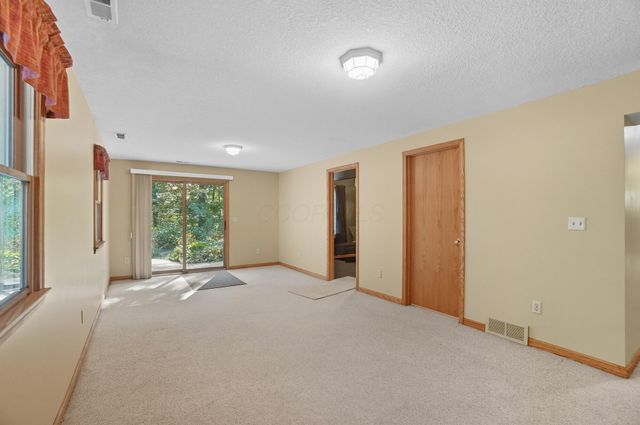 400 Brentwood Drive NE, Newark, OH 43055