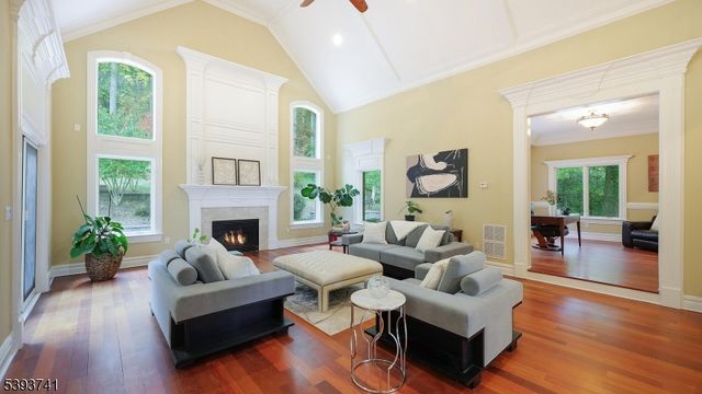 115 Old Somerset Rd, Watchung Boro, NJ 07069