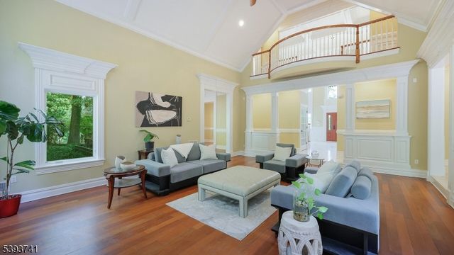 115 Old Somerset Rd, Watchung Boro, NJ 07069