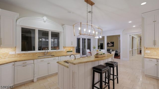 115 Old Somerset Rd, Watchung Boro, NJ 07069