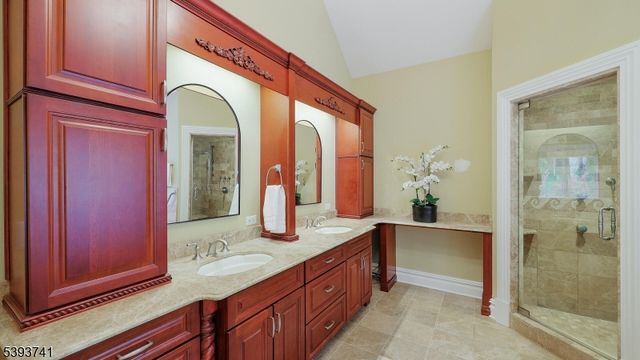 115 Old Somerset Rd, Watchung Boro, NJ 07069