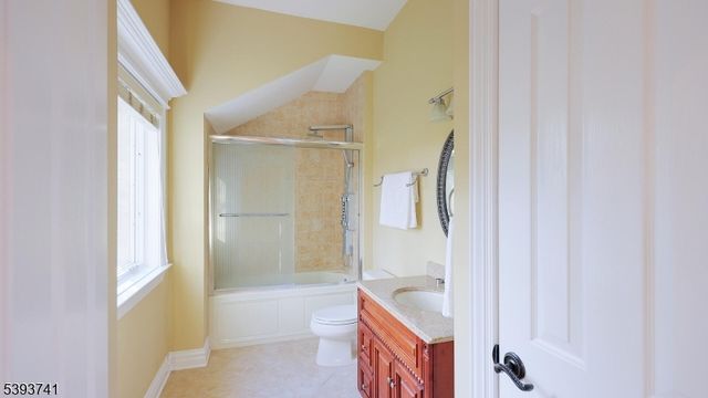 115 Old Somerset Rd, Watchung Boro, NJ 07069