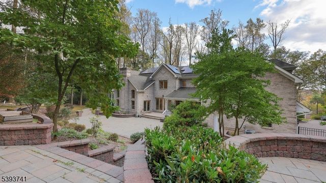 115 Old Somerset Rd, Watchung Boro, NJ 07069