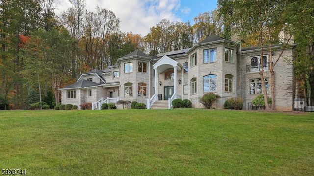 115 Old Somerset Rd, Watchung Boro, NJ 07069