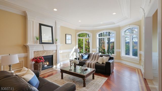 115 Old Somerset Rd, Watchung Boro, NJ 07069