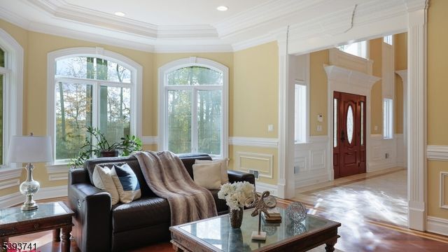 115 Old Somerset Rd, Watchung Boro, NJ 07069