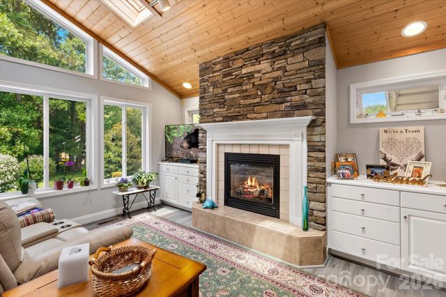 12 Highlander Lane, Hendersonville, NC 28792