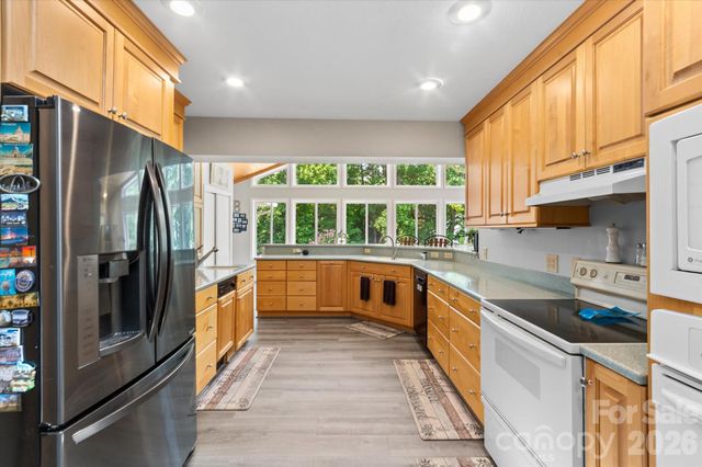 12 Highlander Lane, Hendersonville, NC 28792
