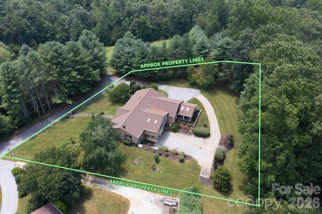 12 Highlander Lane, Hendersonville, NC 28792