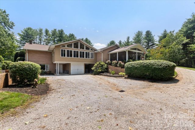 12 Highlander Lane, Hendersonville, NC 28792