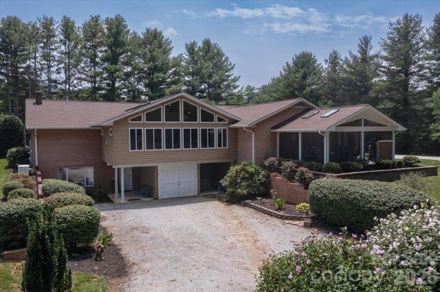 12 Highlander Lane, Hendersonville, NC 28792