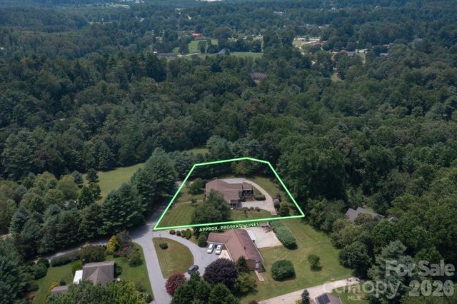 12 Highlander Lane, Hendersonville, NC 28792
