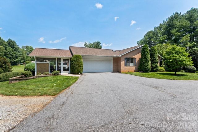 12 Highlander Lane, Hendersonville, NC 28792