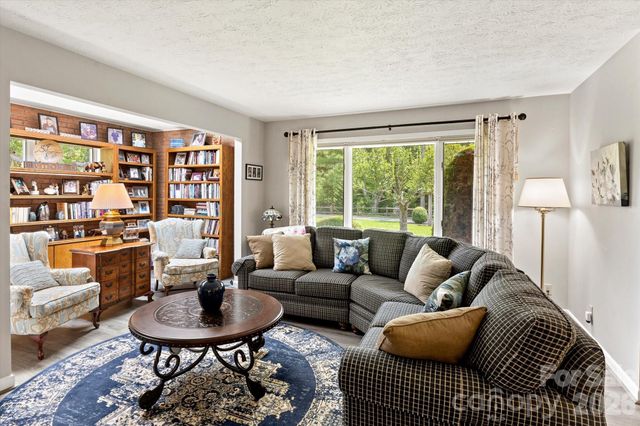 12 Highlander Lane, Hendersonville, NC 28792