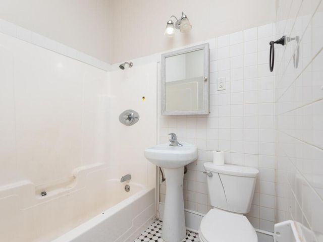 2100 Dupont Avenue N, Minneapolis, MN 55411