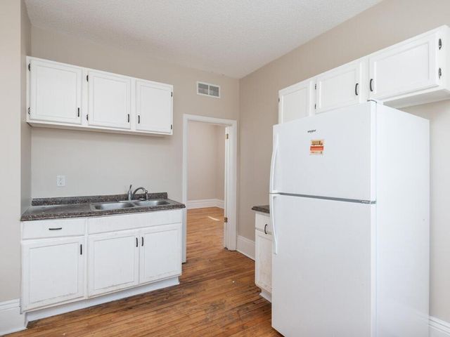 2100 Dupont Avenue N, Minneapolis, MN 55411