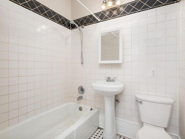 2100 Dupont Avenue N, Minneapolis, MN 55411