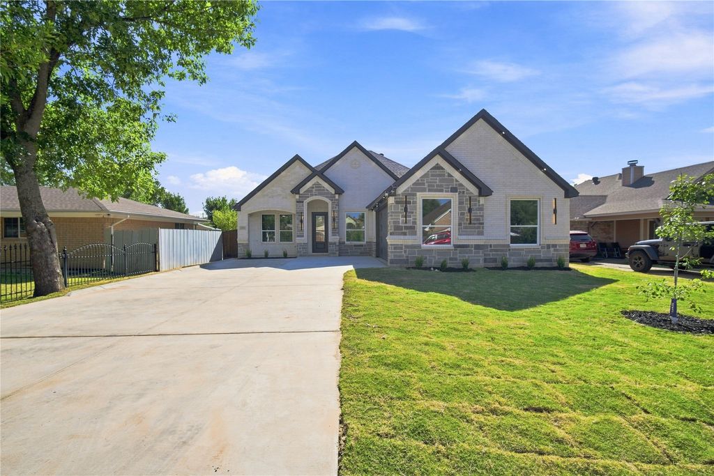 1606 Avenue C, Grand Prairie, TX 75051 — exterior
