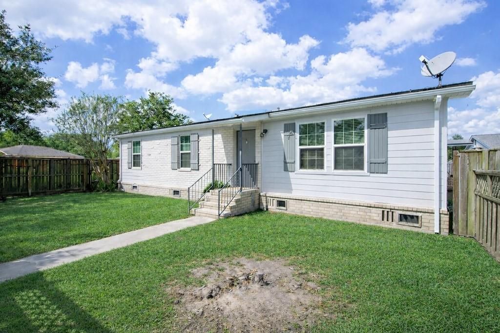 10 Carol Court A, Brookshire, TX 77423
