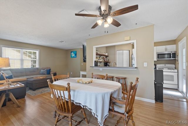 18 56th Street, Yankeetown, FL 34498