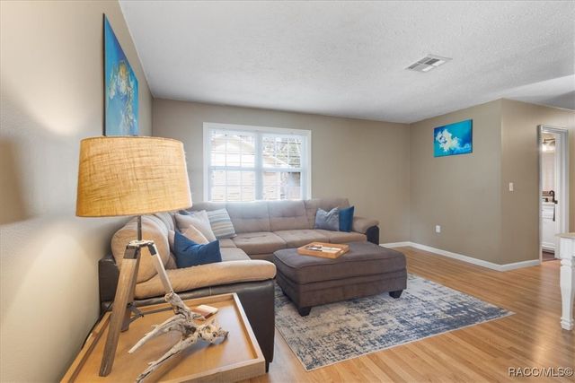 18 56th Street, Yankeetown, FL 34498