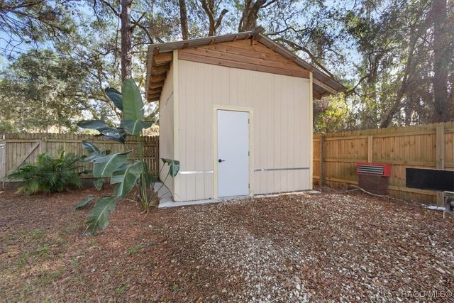 18 56th Street, Yankeetown, FL 34498