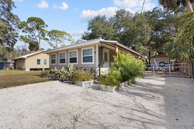 18 56th Street, Yankeetown, FL 34498