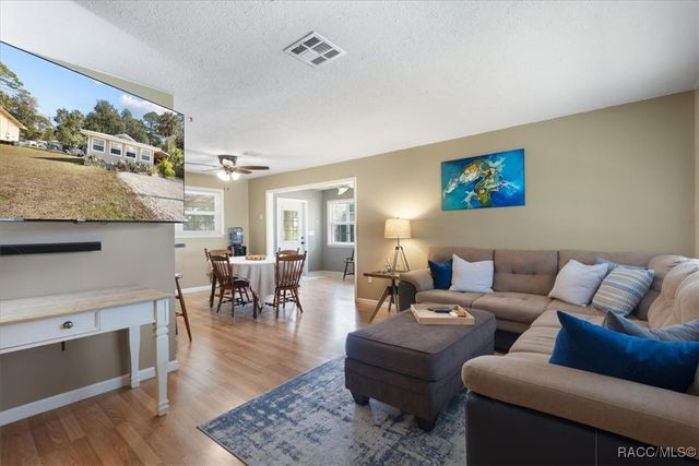 18 56th Street, Yankeetown, FL 34498