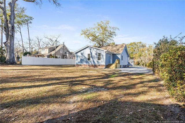 312 E Donaldson Avenue, Raeford, NC 28376