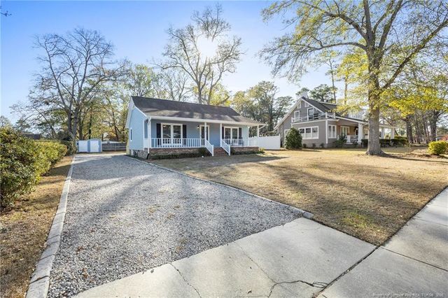 312 E Donaldson Avenue, Raeford, NC 28376