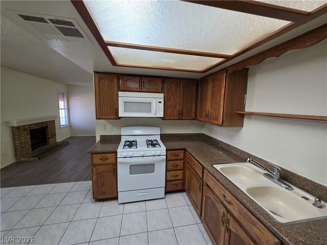 6671 West TROPICANA Avenue 103, Las Vegas, NV 89118