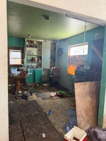 2417 E California Avenue, Bakersfield, CA 93307