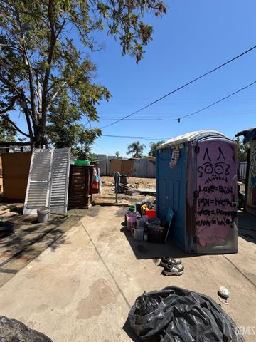 2417 E California Avenue, Bakersfield, CA 93307
