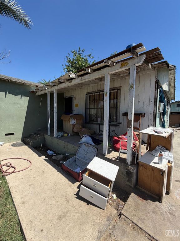 2417 E California Avenue, Bakersfield, CA 93307