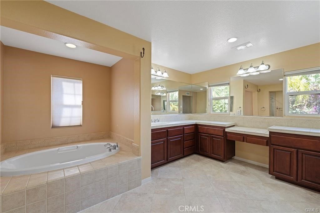 Image 17 of property listing at 8634 Hunt Canyon Road, Corona, CA 92883