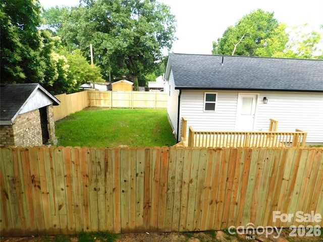 109 W Poplar Street W, Stanley, NC 28164