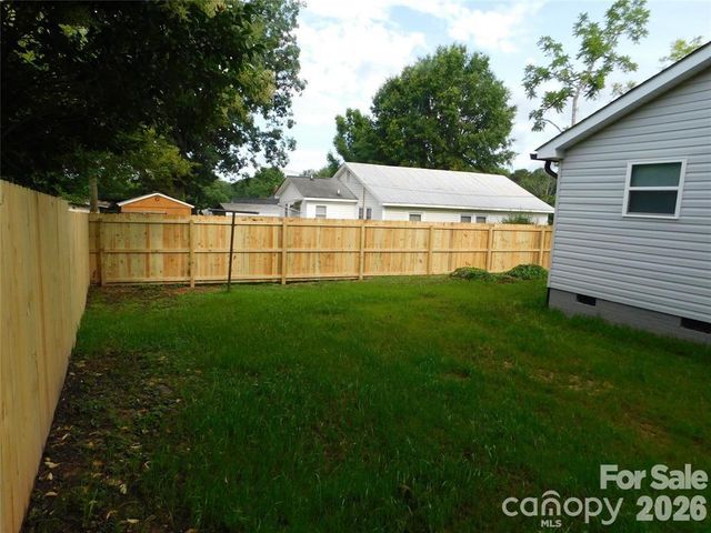 109 W Poplar Street W, Stanley, NC 28164