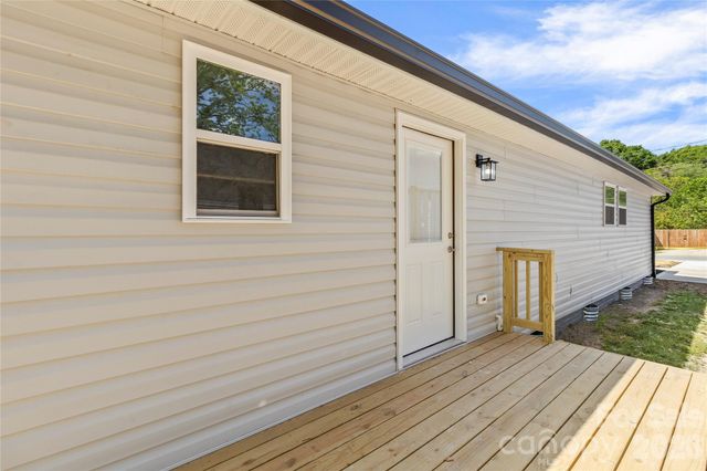 109 W Poplar Street W, Stanley, NC 28164