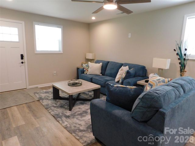 109 W Poplar Street W, Stanley, NC 28164