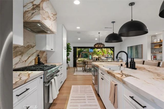 25111 Buckboard Lane, Laguna Hills, CA 92653